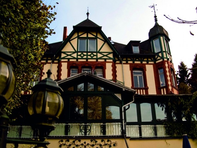 Semejnyj Restoran Restoran Tannenburg Taunusshtajn Foto Na Karte